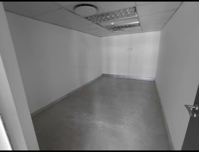 1,011M² OFFICE TO LET IN HALFWAY GARDENS